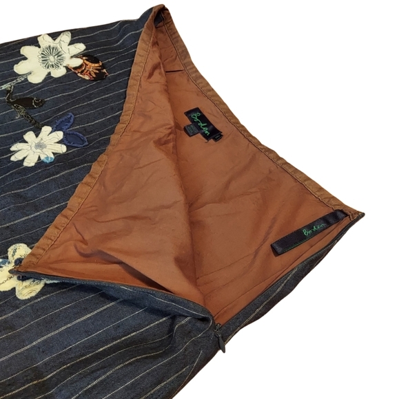 Boden Striped Floral Applique Linen Pencil Skirt - Picture 9 of 16